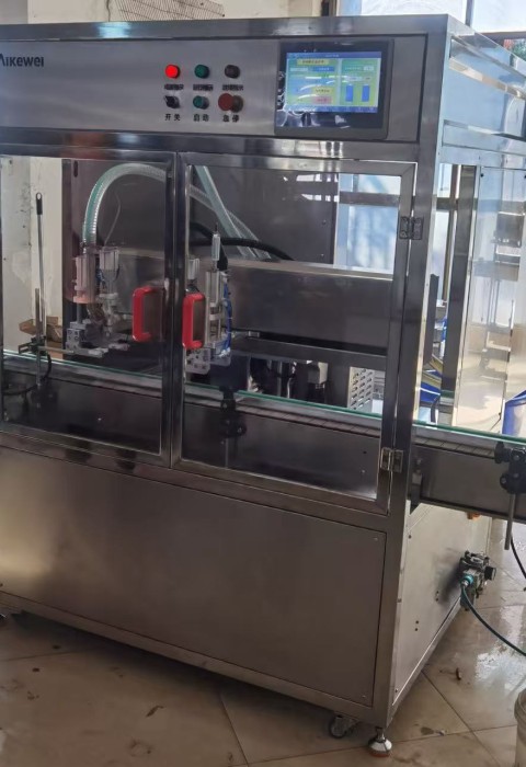 Double-head servo-following filling line