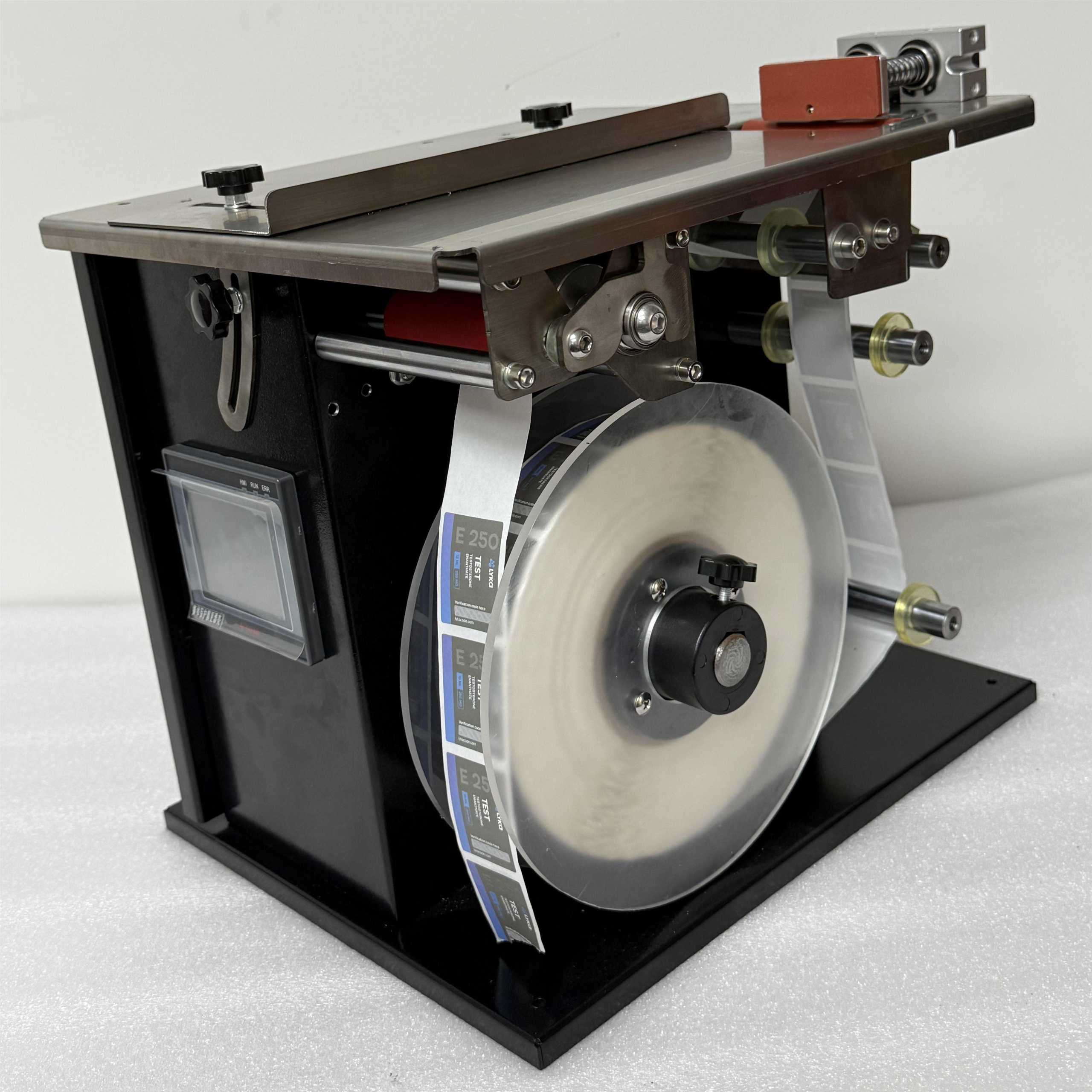 Semi-automatic labeling machine